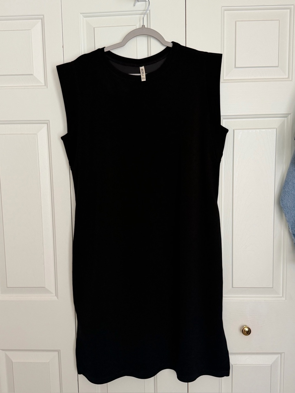 GRECERELLE Sleeveless Padded Shoulder Muscle Tee Shift Dress - Classic Black - 2